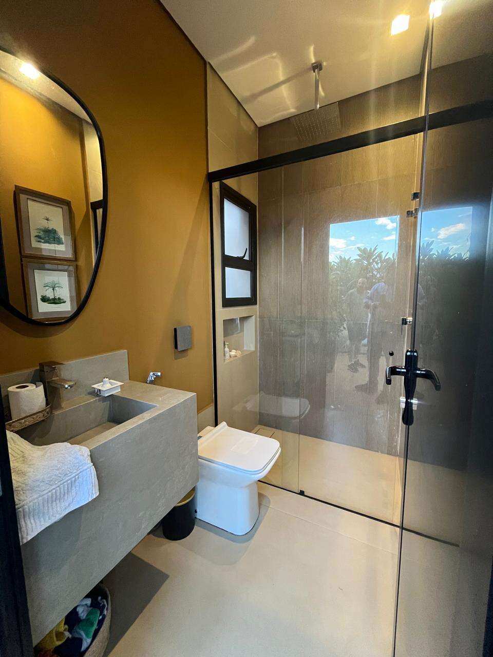  - Casa de condomínio à venda, com 3 quartos, 222m²